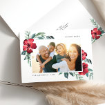 Foto van Holiday Blossom Feestdagen Kaart<br><div class="desc">Deel vakantievergroeningen met deze moderne foto's gevouwen kerstkaarten met uw favoriete foto, voorzien van levendige rode waterverf bloemen en een glans. Uw namen en aangepaste groet verschijnen in elegante letters boven en onder uw foto Pas de binnenkant met een douanebericht aan en signoff, die met een passende florale posy in...</div>