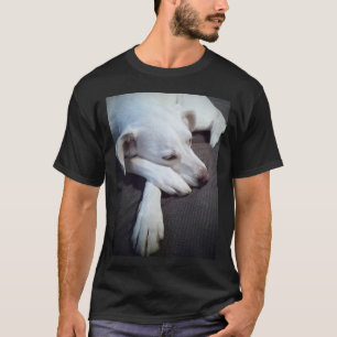Foto van Hond Slapen met schattige grote poten T-shirt