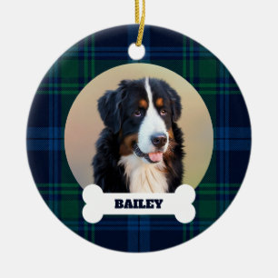 Foto van huisdierhond op bot met naam in blauw gro keramisch ornament