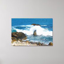 Foto van Indonesisch strand met brekende golven