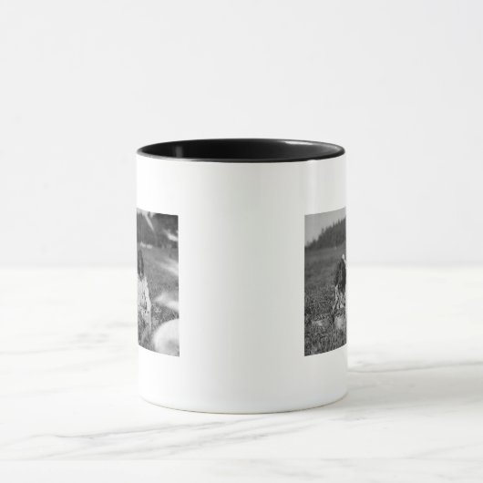 Foto van jonge meisjes die kruidenbessen mok (Midden)