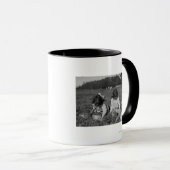 Foto van jonge meisjes die kruidenbessen mok (Voorkant rechts)