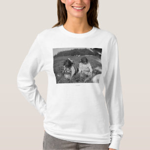 Foto van jonge meisjes die kruidenbessen t-shirt