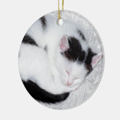 Foto van Kitten Black en White Keramisch Ornament (Links)