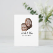 Foto van koppel met naam datum eenvoudige bruiloft briefkaart (Staand voorkant)