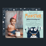 Foto van Little Monster Kids Birthday Kaart<br><div class="desc">Kies voor deze schattige kinderuitnodigingen voor verjaardagsfeestjes om de grote mijlpaal van je kleine monster te vieren. Het Schattigee monsterontwerp heeft een cartoon in marineblauw met een oranje boog stropdas. Personaliseer met uw verjaardagsfeestdetails in marineblauw en oranje belettering geaccentueerd met witte sterren. Perfect voor eerste verjaardagen of elke leeftijd, kunt...</div>