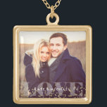 Foto van Love and Sparkles Goud Vergulden Ketting<br><div class="desc">Elegant en eenvoudig gepersonaliseerd fotoontwerp,  perfect voor moederdag,  als bruiloft of verjaardagscadeau,  afstuderen cadeau,  enz.</div>