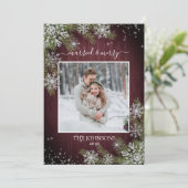 Foto van Married & Merry Script Rustic Burgundy (Staand voorkant)