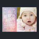 Foto van Merry and Bright Modern Geometric Pastel Feestdagenkaart<br><div class="desc">Deze moderne feestelijke fotokaart is voorzien van een stijlvolle typografie en een geometrische diamantvormgeving.</div>