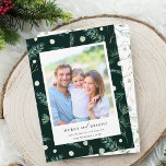 Foto van Merry and Bright Waterverf Winter Greener Feestdagenkaart<br><div class="desc">Moderne en eenvoudige Kerstmis | Vakantiefootkaart op een groene en witte wintergroene achtergrond. Voor meer geavanceerde aanpassing van dit ontwerp,  te klikken gelieve de BUTTON van het TOOL VAN HET ONTWERP BLAUW om doopvont,  grootte,  en kleur te veranderen.</div>