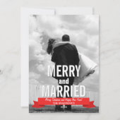 Foto van Merry and Married Modern Ribbon Holiday Feestdagenkaart (Voorkant)