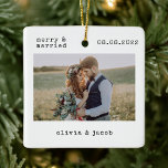 Foto van Merry & Married First Kerstbruiloft Keramisch Ornament<br><div class="desc">Een moderne foto-keepslag</div>