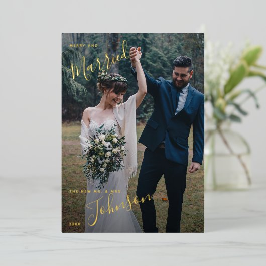 Foto van Merry & Married Red Winter Weduwen Folie Feestdagenkaart (Staand Voorkant)