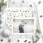Foto van Merry & Married Red Winter Weduwen Folie Feestdagenkaart<br><div class="desc">Verspreid wat feestgoeder met je eigen Merry & Married Warm Red Winter Wedding Foto Folie Holiday Kaart! Op de achterkant van de kaart is een festief rood bessenbeien botanisch groen patroon, met je trouwfoto op de voorkant omringd door een witte rand, met 'Gehuwd' en 'Mr. en de naam van mevrouw...</div>