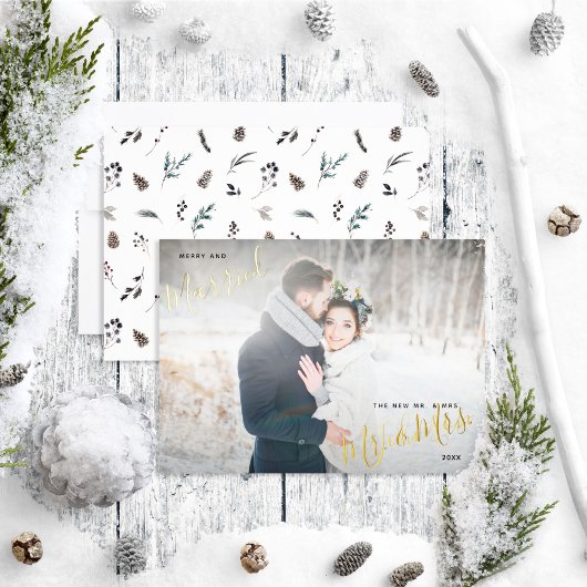 Foto van Merry & Married Winter Pinecone Wedding Folie Feestdagenkaart