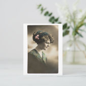 foto van mevrouw uit de jaren twintig briefkaart (Staand voorkant)