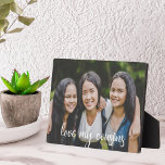 Foto van mijn Cousins Elegant White Script Family Fotoplaat<br><div class="desc">Liefde Mijn Cousins geschreven in cursieve witte manuscriptbekleding op uw mooie familiefotol. Voeg een foto van jou en je neefjes uit je kindertijd toe voor een geweldig,  sentimenteel geschenk.</div>