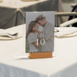 Foto van modern ellegant Monogram Weddenschap Kaart<br><div class="desc">Modern Elegant Monogram Wedding Photo Table Number.</div>