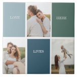 Foto van Modern Family Collage | Liefde Live Tegeltje<br><div class="desc">Introductie van de "Modern Family Collage Photo | Love Live Here" cadeau—een mooie en gepersonaliseerde aandenken die de liefde en warmte van je familie viert. Deze unieke collagefoto is een perfecte aanvulling op uw huisinrichting, het vastleggen van gekoesterde momenten en herinneringen die de unieke reis van uw familie bepalen. De...</div>