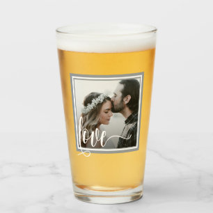 Foto van modern grijs liefdesscript glas