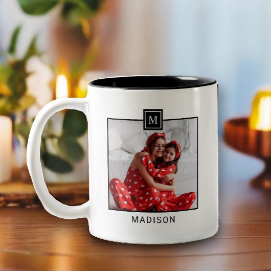 Foto van Modern Monogram Tweekleurige Koffiemok