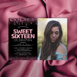 Foto van Modern Sweet 16 Birthday Kaart<br><div class="desc">Moderne uitnodigingen voor 16e verjaardagsfeestje met een stijlvolle zwarte achtergrond,  een foto die je kunt aanpassen met je eigen,  roze glitter en confetti,  zoete zestien roze helliumballonnen en een zestiende verjaardagsfeestelijke sjabloon die gemakkelijk te personaliseren is.</div>