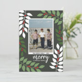 Foto van moderne bessen met eucalyptustakken Kerst Feestdagenkaart (Staand voorkant)