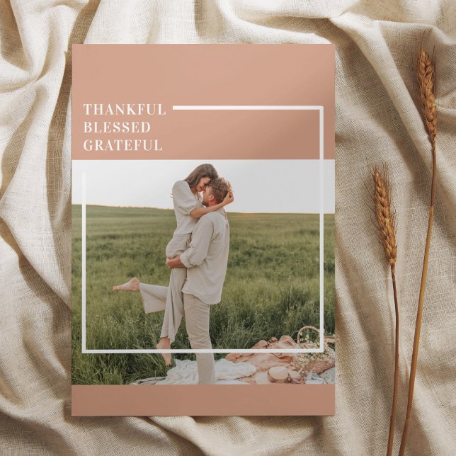 Foto van moderne familie | Dankful Blessed Gratefu (Creator heeft geüpload)