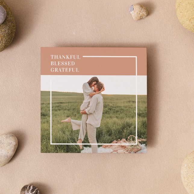 Foto van moderne familie | Dankful Blessed Gratefu (Creator heeft geüpload)