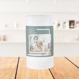 Foto van moderne familie   Joyful Merry Blessed    Matglas Bierpul