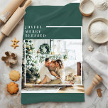 Foto van moderne familie | Joyful Merry Blessed |  Theedoek<br><div class="desc">Foto van moderne familie | Joyful Merry Blessed | Groen</div>