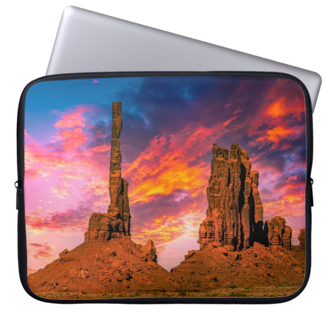 Foto van Monument Valley Laptop Sleeve (Voorkant)