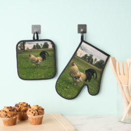 Foto van mooie haan op de boerderij  ovenwant & pannenlap set