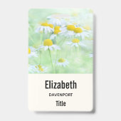 Foto van mooie madeliefjes in een veld badge (Achterkant)