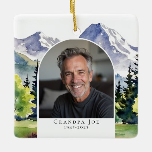 Foto van Mountain Memorial Keepsake Keramisch Ornament (Voorkant)