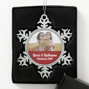 Foto van Mrs Red Holiday Lesbian Marriage Foto Tin Sneeuwvlok Ornament