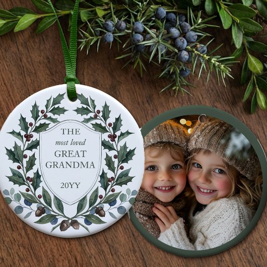 Foto van Oma Holly Crest met Kerst Keramisch Ornament