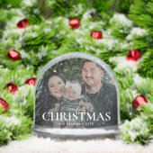 Foto van onze eerste kerstfamilie sneeuwbol (Kerstmis)