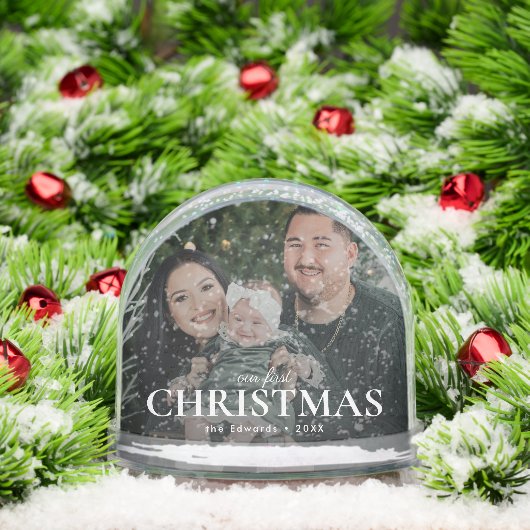 Foto van onze eerste kerstfamilie sneeuwbol (Kerstmis)