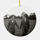 Foto van onze eerste kerstfeestelijke Pas getrouwd Keramisch Ornament (Achterkant)