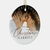 Foto van onze Pas getrouwd voor eerste kerstfeest Keramisch Ornament (Rechts)
