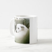 Foto van opgerold White Dog Custom Single Initiaal Koffiemok (Voorkant links)