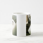 Foto van opgerold White Dog Custom Single Initiaal Koffiemok (Center)