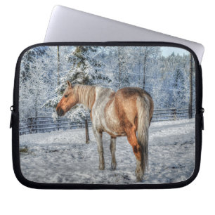 Foto van Palomino Paint Horse and Snow Equine Laptop Sleeve