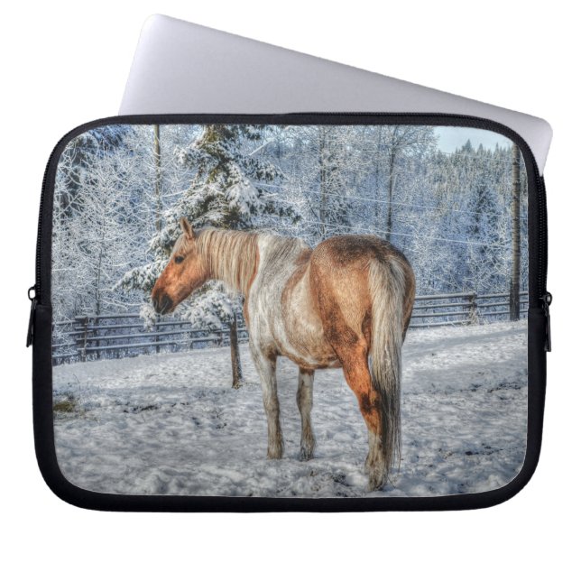 Foto van Palomino Paint Horse and Snow Equine Laptop Sleeve (Voorkant)