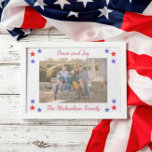 Foto van Patriottic Stars Feestdagenkaart<br><div class="desc">Gezinsfotovakantiekaart met patriottische rode en blauwe sterren. Fotografie © Storytree Studios,  Stanford,  CA. Het afbeelding van de sjabloon moet met uw eigen foto worden vervangen</div>