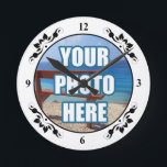 Foto van Personalized Fancy Frame Ronde Klok<br><div class="desc">Foto van Personalized Fancy framed wall clock from Ricaso</div>