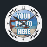 Foto van Personalized Fancy Frame Ronde Klok<br><div class="desc">Foto van Personalized Fancy framed wall clock from Ricaso</div>