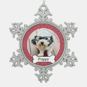 Foto van Pet met Dog Bone - rode polka dots Tin Sneeuwvlok Ornament (Voorkant)