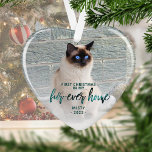 Foto van Pet met eerste kerst voor altijd Blauwgro Ornament<br><div class="desc">Herdenking van het eerste kerstfeest van je huisdier in hun nieuwe huis met deze prachtige moderne keepaardse sierbloem. In de tekst staat "Eerste Kerstmis in mijn bonthuis", met de woorden "bontthuis" in elegant blauwgroen, groen foliescript. Vervang het afbeelding van de steekproef met een foto van uw kat of hond en...</div>